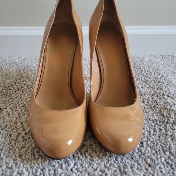 Kors by Michael kors sz 7.5 light brown heels - Picture 2 of 9